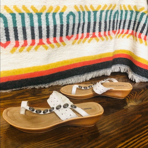 🍂 Minnetonka White Leather Sandals Size 8 - Picture 3 of 6